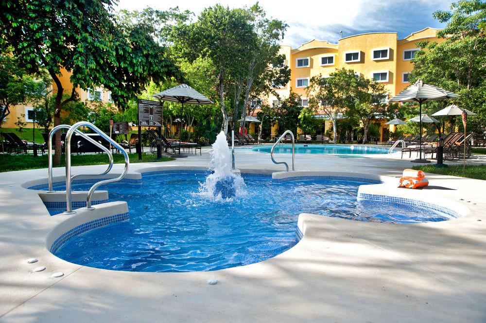 Courtyard By Marriott Cancun Airport Exteriör bild