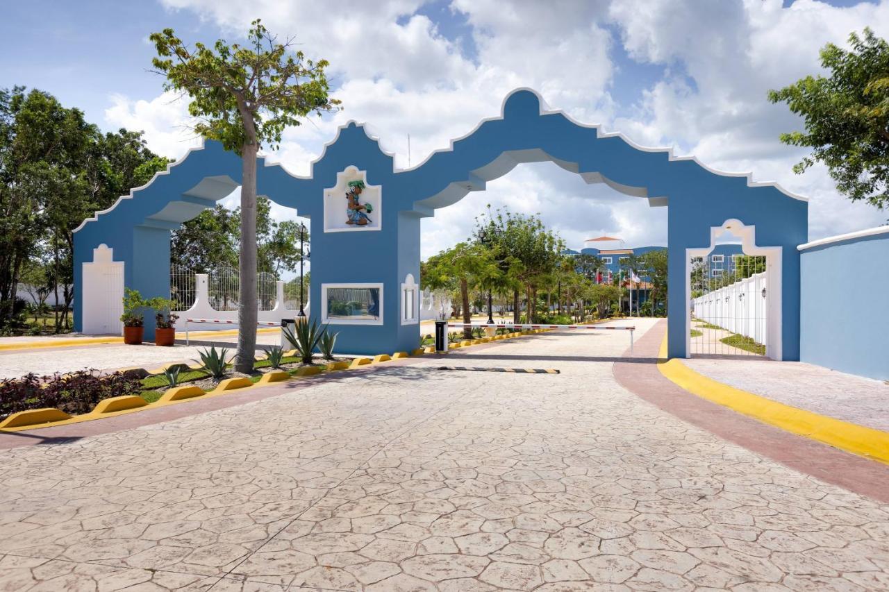 Courtyard By Marriott Cancun Airport Exteriör bild